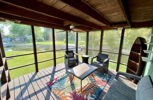 Brimfield House | Beautiful 2 bd 1bath Lake cottage. boat dock , fire pit, screened porch