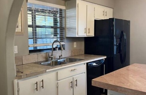 Hudson House | Beautiful 2 bed/2bath home. King/Queen beds.