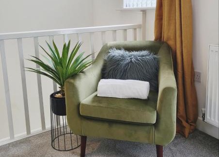 Wakefield Apartment | Beautiful 2 Bed House, Central spot with free parking