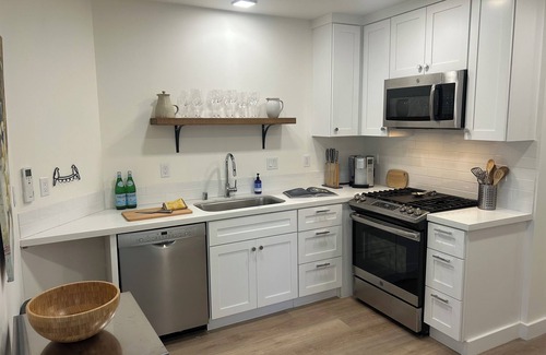 Corte Madera House | Beautiful 2-bedroom Bungalow - Walking Distance to Shops & Restaurants