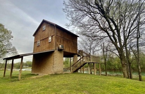 Doniphan Cabin | Beautiful 2 bedroom cabin 40 feet from scenic current river. Boat ramp access.