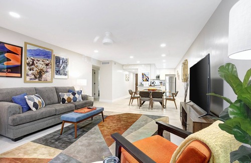Entertainment District Condo | Beautiful 2 BR modern and spacious ScottsdaleCondo