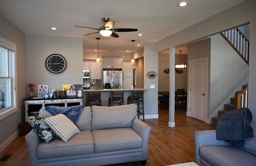 Lakeside House | BEAUTIFUL 2019 LAKESIDE CLASSIC HOME! Golf Cart Included April-November!