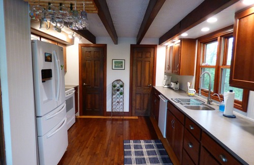 Acton Cabin | Beautiful, 200 year old Log home - Secluded, 30 Min. from Downtown