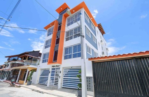 San Cristobal Apartment | Beautiful 2Bd/2bath apt W. AC, Garage & roof top