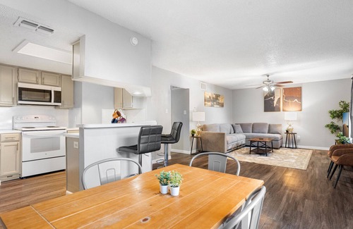 Cherrywood Apartment | Beautiful 2BR 5 Mins to UT 3766