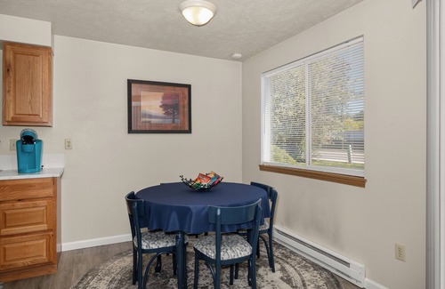 Spokane Valley Apartment | Beautiful 2BR APT 4 ⭑ Workspace ⭑ Keurig ⭑ AC
