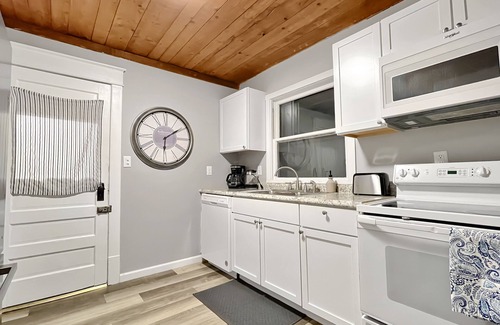 North of Grand House | Beautiful 2BR N of Grand near Downtown