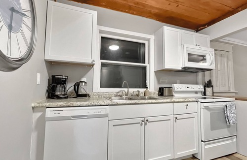 North of Grand House | Beautiful 2BR N of Grand near Downtown