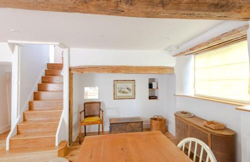 Kettering House | Beautiful 3BD Thatched Stone Cottage Kettering