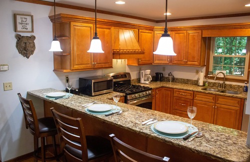 Cliff Ridge Colony House | Beautiful 3BR, 3 bath 2 Pools, Lake, close to Cesars Head and Dupont