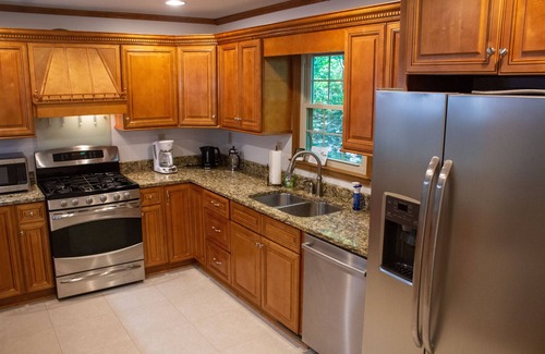 Cliff Ridge Colony House | Beautiful 3BR, 3 bath 2 Pools, Lake, close to Cesars Head and Dupont