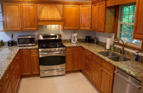 Cliff Ridge Colony House | Beautiful 3BR, 3 bath 2 Pools, Lake, close to Cesars Head and Dupont