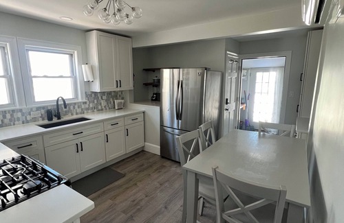 Medford Apartment | Beautiful 3BR+Office+Parking+Backyard near Boston-Cambridge.
