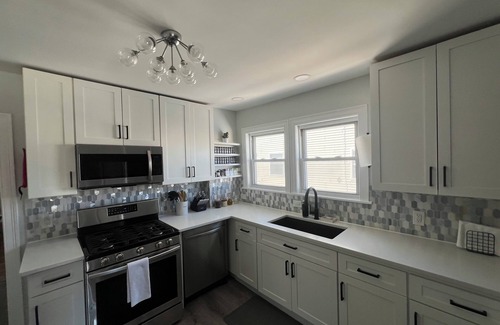 Medford Apartment | Beautiful 3BR+Office+Parking+Backyard near Boston-Cambridge.