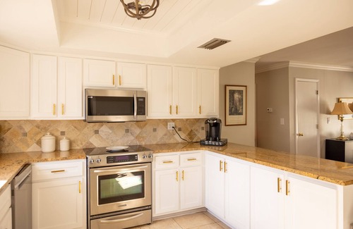 Huntsville House | BEAUTIFUL 4 Bed 3 Bath Renovated Furnished House S HSV 2 Car Garage NON SMOKING