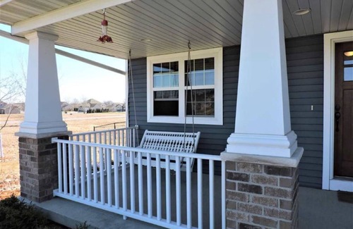 Butte Des Morts House | BEAUTIFUL 4 BED/3 BATH HOME MINUTES FROM EAA