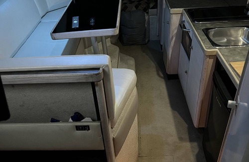 Newport Boat Rental | Beautiful 4 Berth Boat on the Isle of Wight for the Ultimate Relaxation