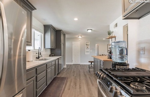 Simi Valley House | Beautiful 4bd Mini-Farm Stay in Simi Valley with Hot Tub