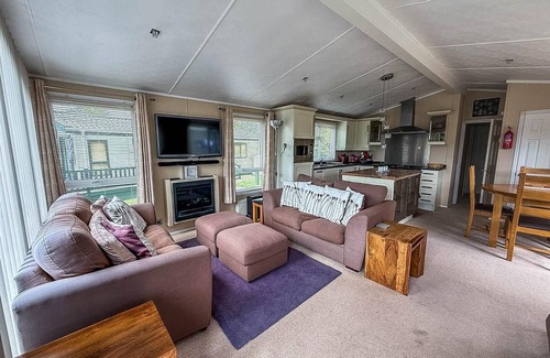 Great Yarmouth Cabin | Beautiful 6 berth lodge at Cherry Tree Holiday Park ref 70002TG