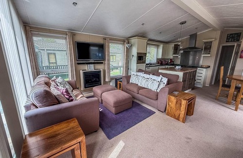 Great Yarmouth Cabin | Beautiful 6 berth lodge at Cherry Tree Holiday Park ref 70002TG