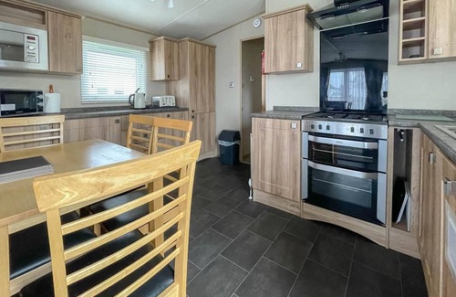 Clacton-on-Sea House | Beautiful 6 berth caravan with decking at Valley Farm Holiday Park ref 46736V