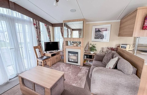 Great Yarmouth House | Beautiful 8 berth caravan for hire at Seashore Haven Park in Norfolk ref 22039C