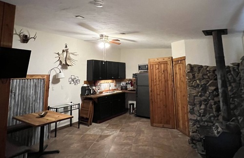 Sheridan Cabin | Beautiful and Cozy guest cabin