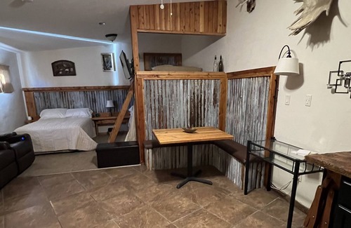 Sheridan Cabin | Beautiful and Cozy guest cabin