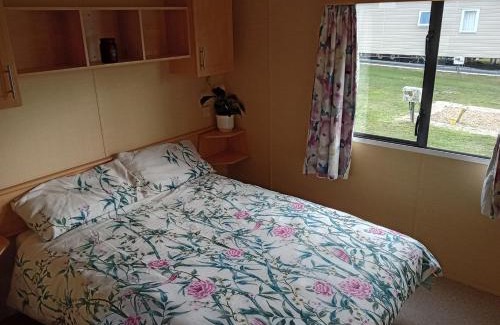 Clacton-on-Sea Other | Beautiful and Spacious Mobile home - Sleeps 6,