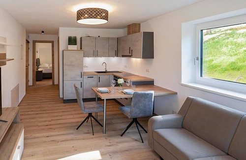 Muhlthal Apartment | Beautiful apartment near the ski lift with garden