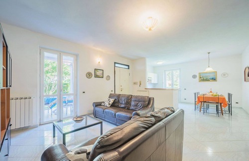 Ameglia House | Beautiful apartment in villa for 5 people with WIFI, TV, patio and pets allowed, close to La Spe.