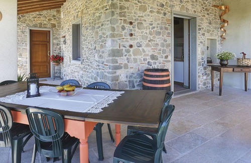 Molazzana Villa | Beautiful apartment in villa for 8 guests with pool, WIFI, TV, terrace and parking
