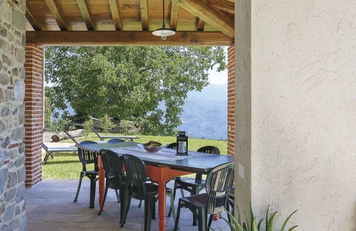 Molazzana Villa | Beautiful apartment in villa for 8 guests with pool, WIFI, TV, terrace and parking