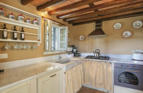 Pescaglia Villa | Beautiful apartment in villa for 6 people with A/C, pool, WIFI, TV, terrace and pets allowed