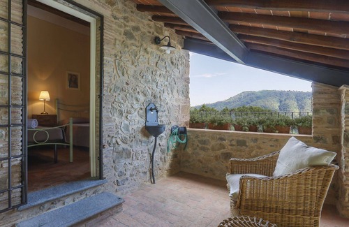 Pescaglia Villa | Beautiful apartment in villa for 6 people with A/C, pool, WIFI, TV, terrace and pets allowed