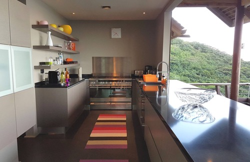 Teavaro Villa | Beautiful architect villa overlooking the lagoon and the island of Tahiti