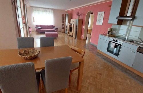 Augsdorf Apartment | Beautiful apartment for 5 guests with WIFI, TV, terrace and parking