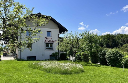 Augsdorf Apartment | Beautiful apartment for 5 guests with WIFI, TV, terrace and parking