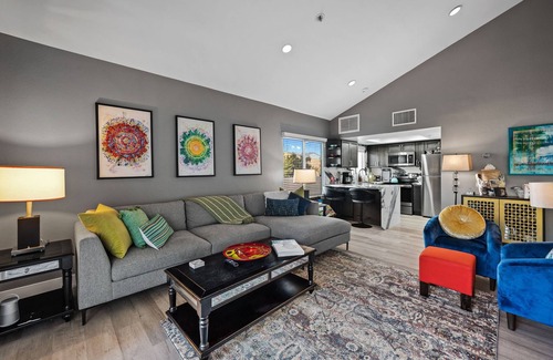 Baristo Condo | Beautiful Baristo Condo w/mountain views-Pools/Hot tubs-Walk to DT Palm Springs!