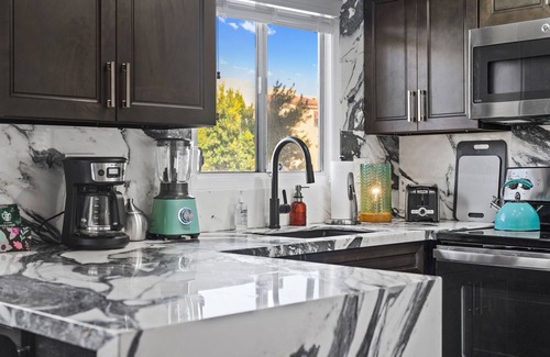 Baristo Condo | Beautiful Baristo Condo w/mountain views-Pools/Hot tubs-Walk to DT Palm Springs!