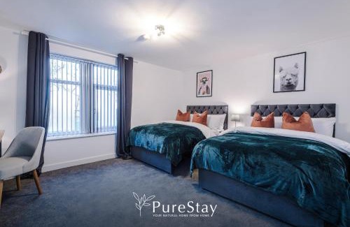 Low Moor House | Beautiful Bradford 3 Bedroom Home Sleeps 8 with Parking by PureStay