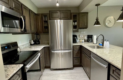 Table Rock Condo | Beautiful Branson Pointe Royale One Bedroom King + Queen Sleeper Sofa