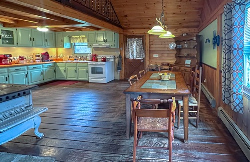 Preston House | Beautiful Cabin @ Fox Landing, near casinos
