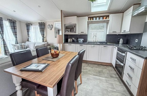 Corton House | Beautiful caravan with decking at Azure Seas ref 32060AZ