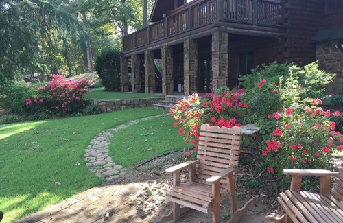 Piney House | Beautiful Cedar Cabin Connection on Lake Hamilton