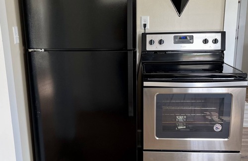 Findlay House | Beautiful & Comfortable One Bedroom/One Bathroom