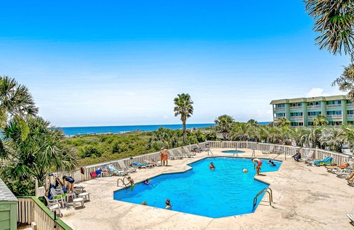 Isle of Palms Villa | Beautiful condo in beachfront complex with pool, central AC & balcony