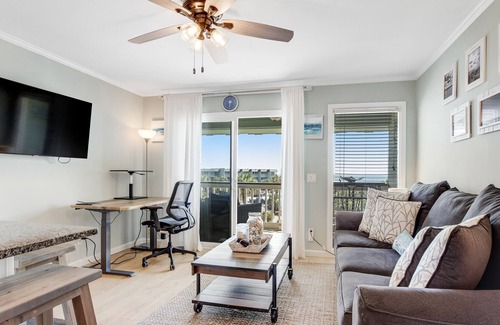 Isle of Palms Villa | Beautiful condo in beachfront complex with pool, central AC & balcony