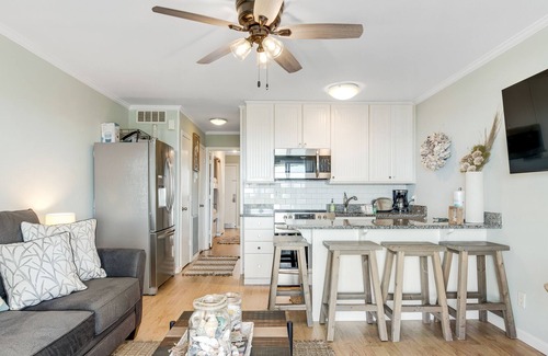 Isle of Palms Villa | Beautiful condo in beachfront complex with pool, central AC & balcony